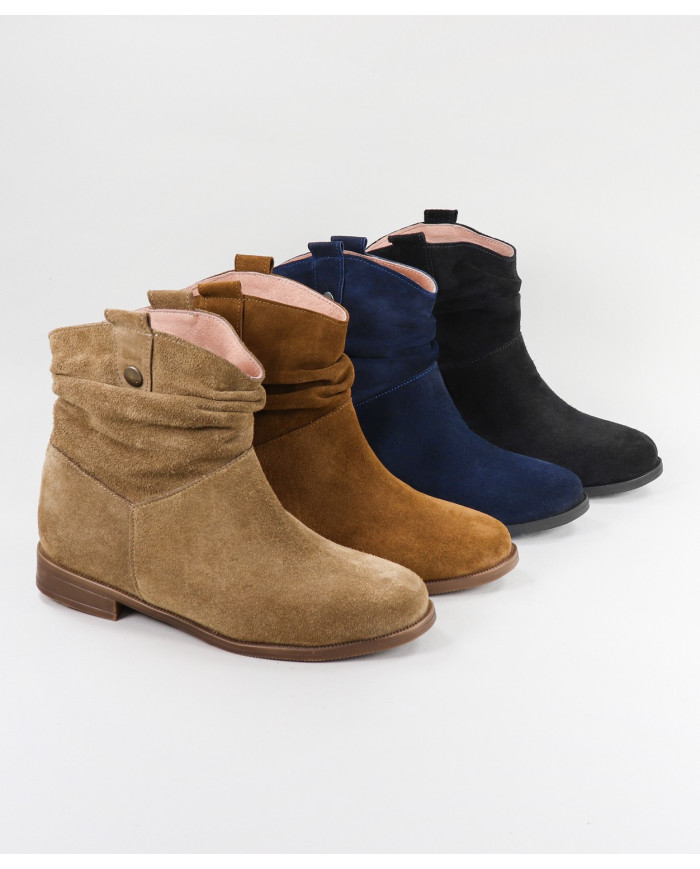 Ms. Ginova Boots with Pullers