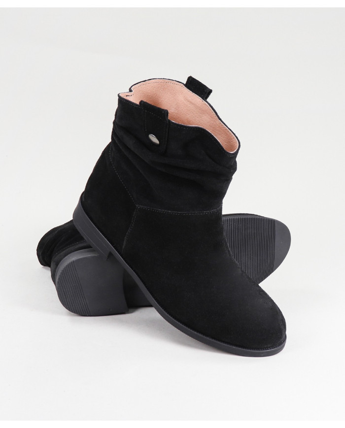 Miss Ginova Black Boots with Pullers