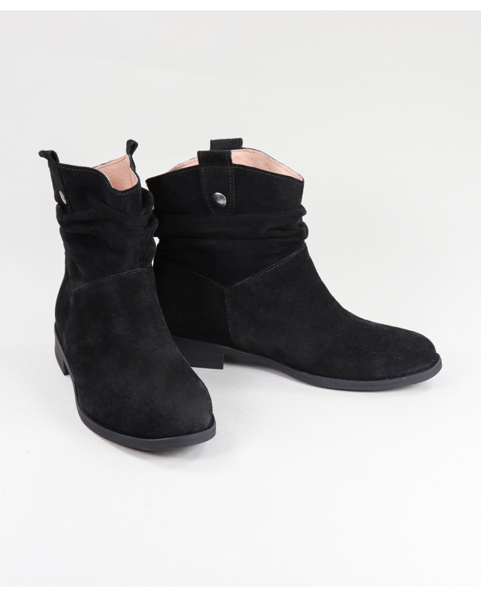 Miss Ginova Black Boots with Pullers