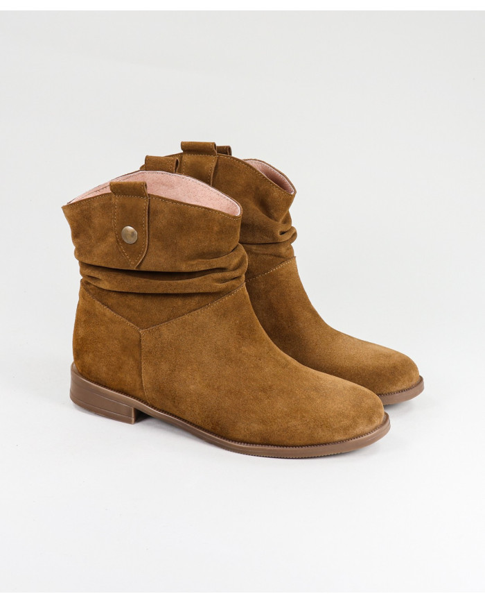 Camel Boots of Lady Ginova with Handles
