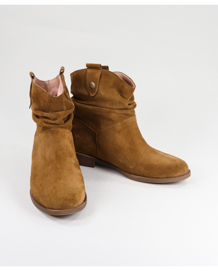 Camel Boots of Lady Ginova with Handles