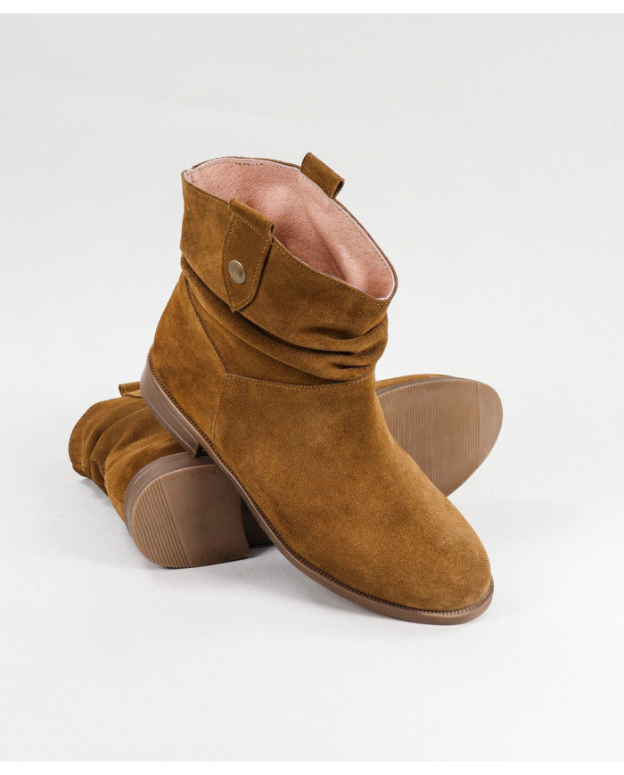 Camel Boots of Lady Ginova with Handles