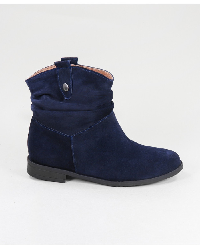 Blue Boots of Lady Ginova with Handles