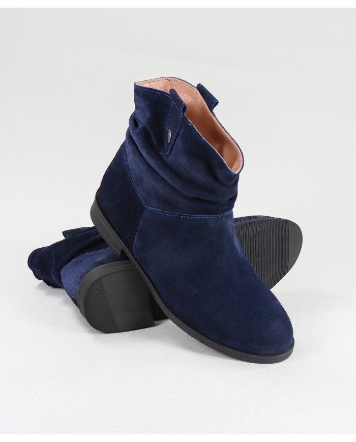 Blue Boots of Lady Ginova with Handles