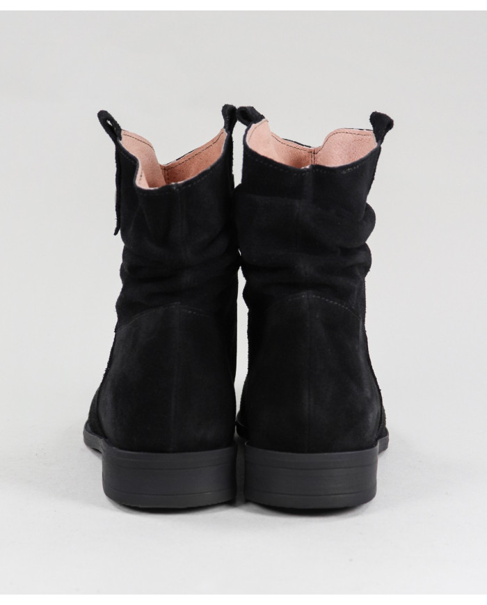 Miss Ginova Black Boots with Pullers