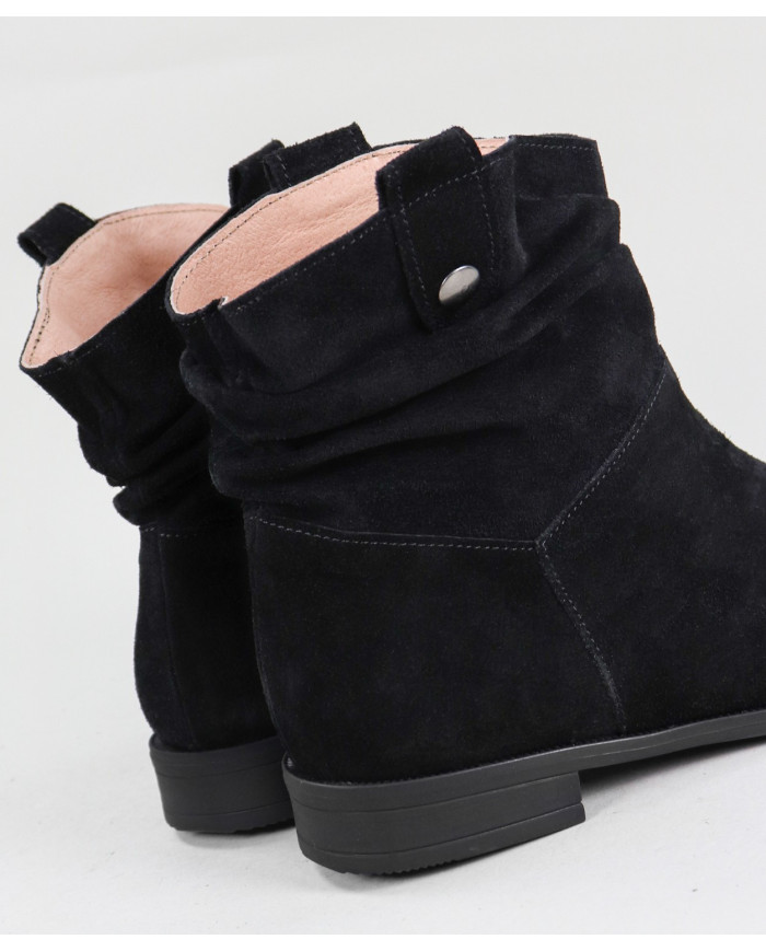 Miss Ginova Black Boots with Pullers