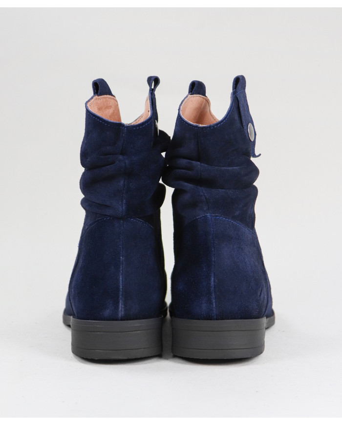 Blue Boots of Lady Ginova with Handles