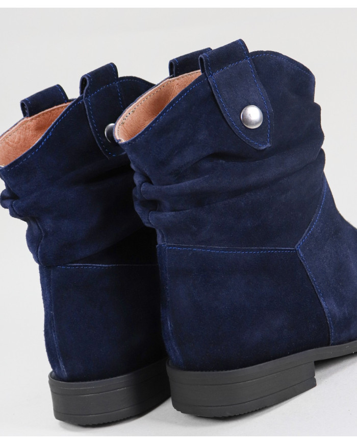 Blue Boots of Lady Ginova with Handles