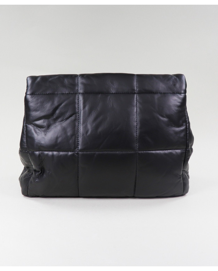 El hombro negro de Lady Bolsa