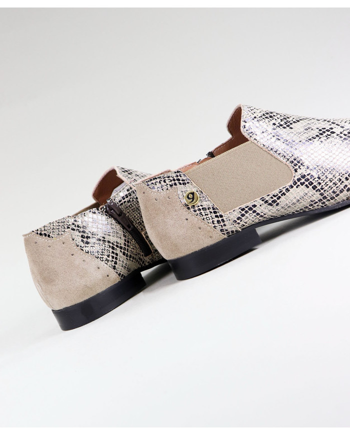 Mistress Ginova Buttons from Ponta Bicuda with Standard