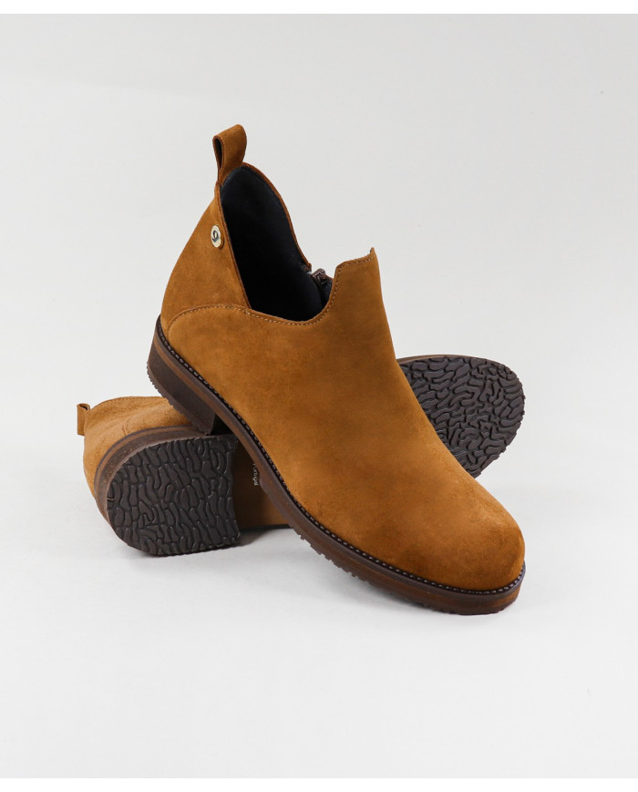 Botas de la Sra. Ginova con la Corte en el Frente