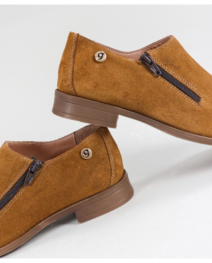 Camel Boots of Lady Ginova with Close on the Lateral