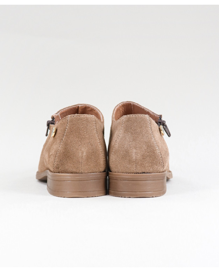 Taupe Boots of Lady Ginova with Close on the Lateral