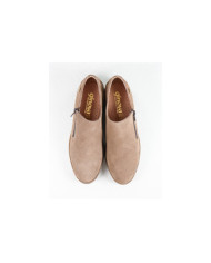 Taupe Shoes of Lady Ginova with Close on the Lateral