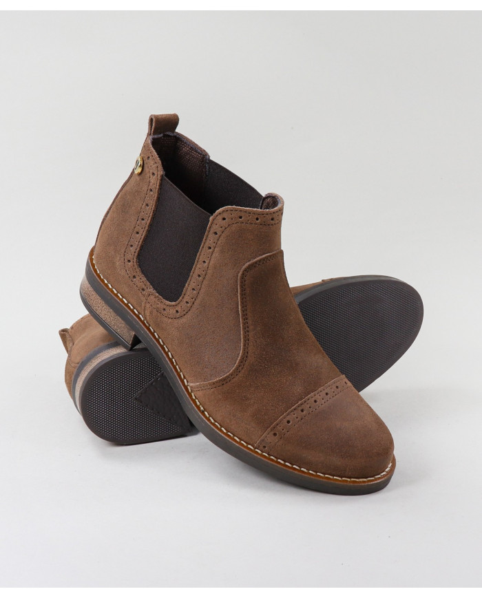 Camel Boots of Lady Ginova with Seams