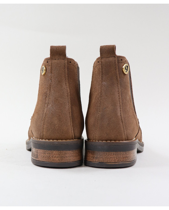 Camel Boots of Lady Ginova with Seams