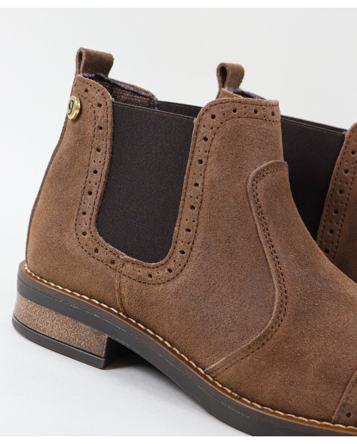 Camel Boots of Lady Ginova with Seams