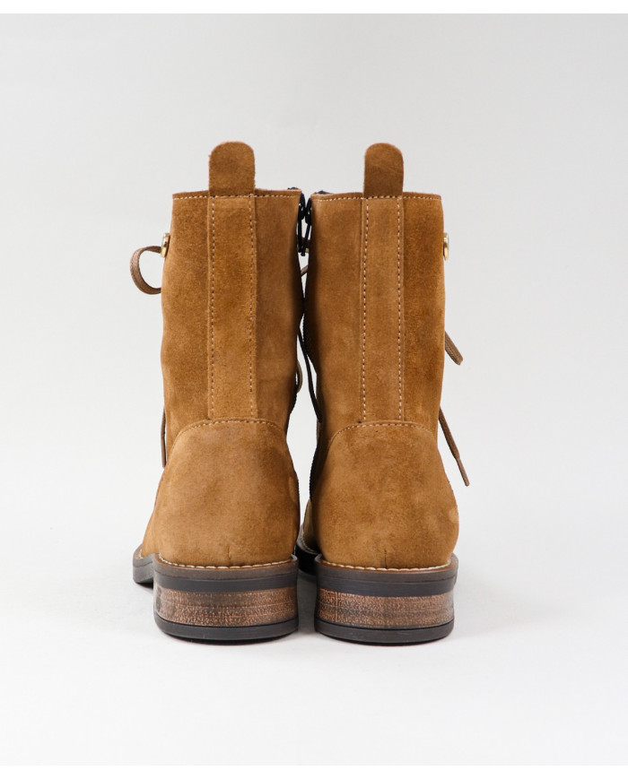 Camel Boots of Lady Ginova with Fabric Interior