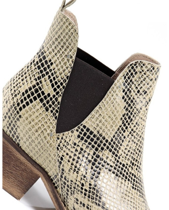 Women's Boots Medium Tacon Cobra with Elastic Ginova