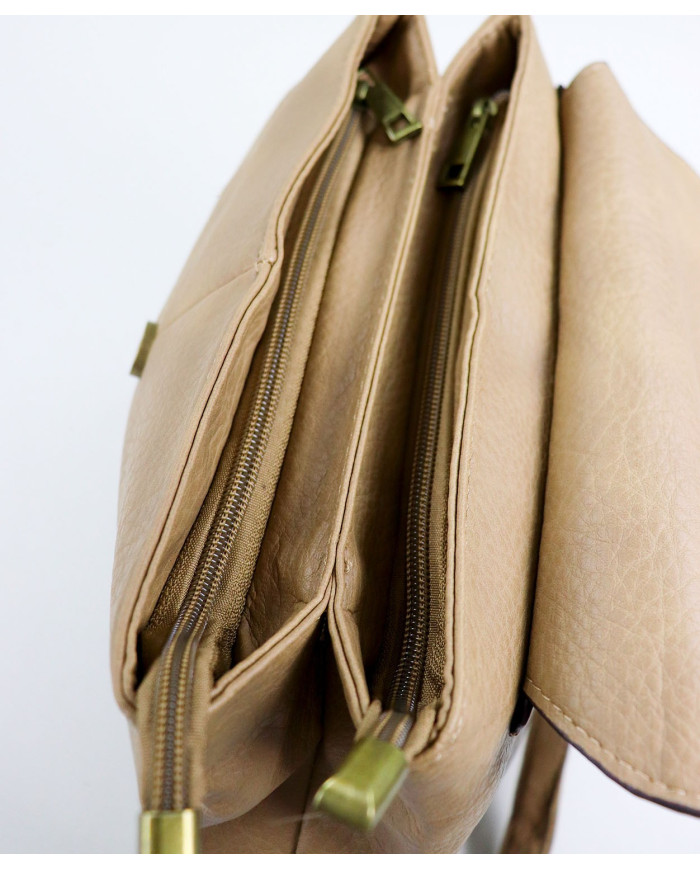 Damas Taupe mochila con pormenor metálico