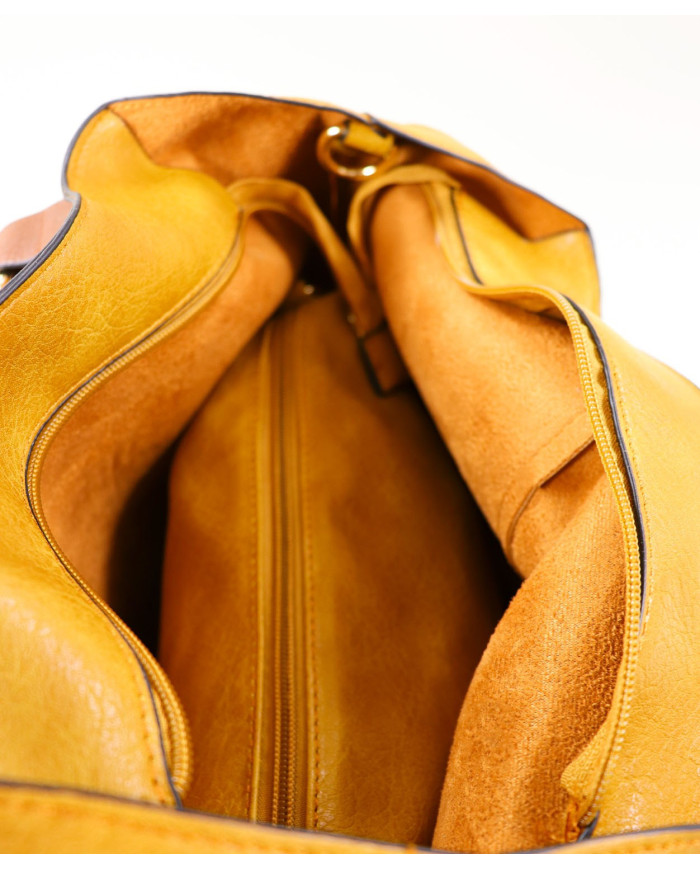 Bolso de la señora amarilla con bolsa