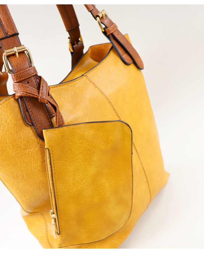 Bolso de la señora amarilla con bolsa