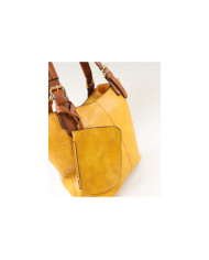 Bolso de la señora amarilla con bolsa