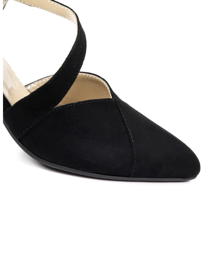 Sandalias de mujeres Ginova con cortes elegantes