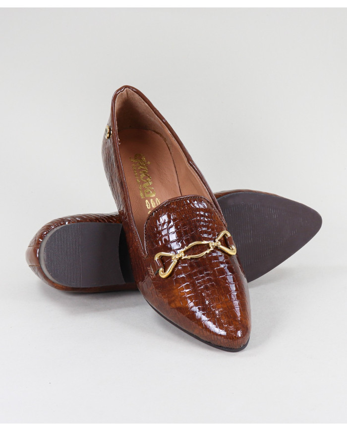 Zapatos Lady Ginova con aplique dorado