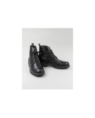 La señora Ginova Botas con Wholesalers