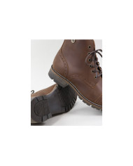 La señora Ginova Botas con Wholesalers