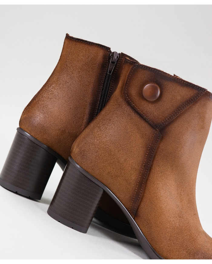 Camel Boots of Madame Ginova Comfortable