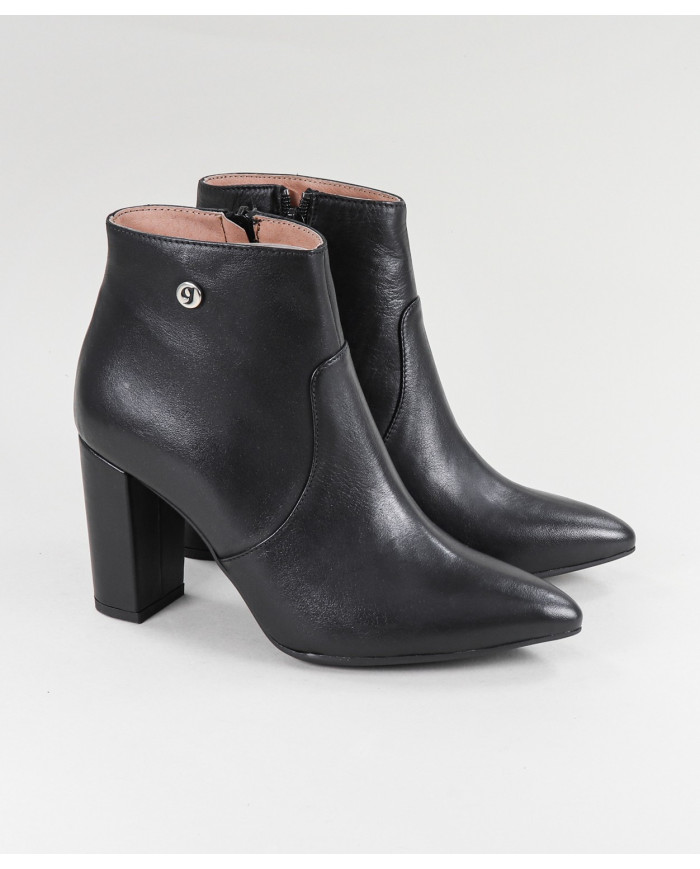 Maria Ginova Botas con Fecho