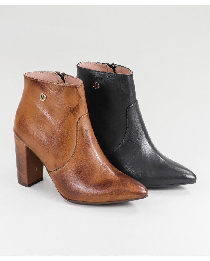 Maria Ginova Botas con Fecho
