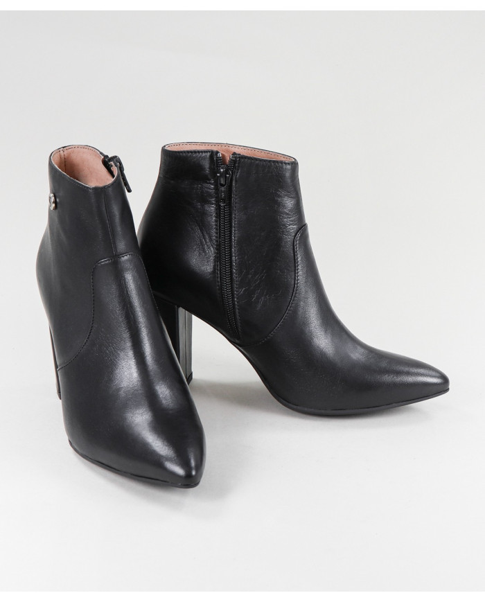 Black Boots of Lady Ginova with Fecho