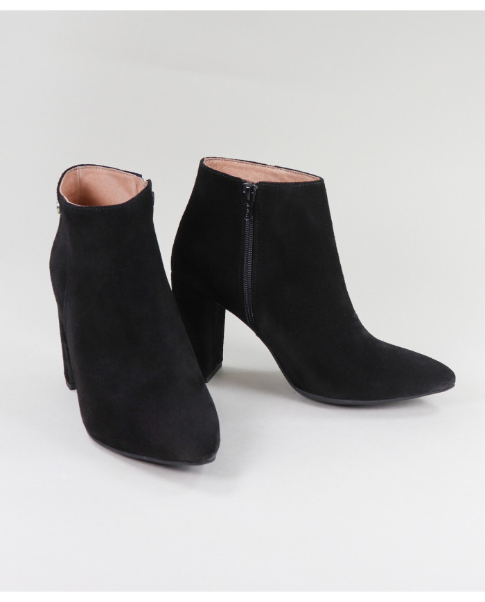 Black Boots of Lady Ginova with Fecho