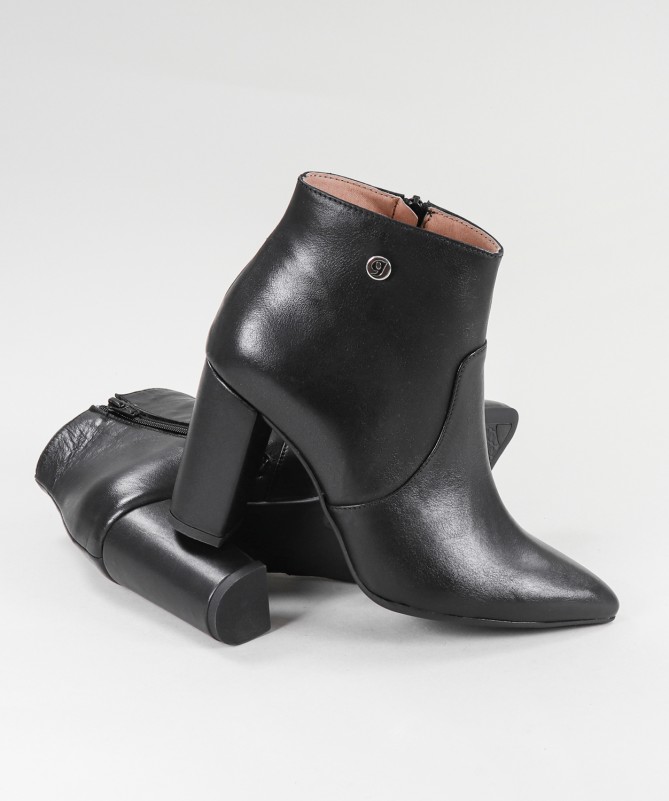 Botas Pretas de Senhora Ginova com Fecho