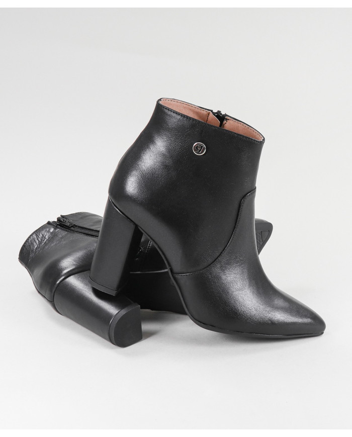 Maria Ginova Botas con Fecho
