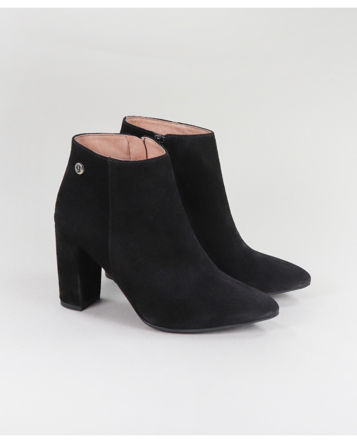 Black Boots of Lady Ginova with Fecho