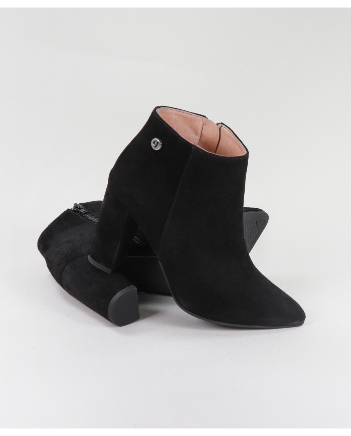 Black Boots of Lady Ginova with Fecho