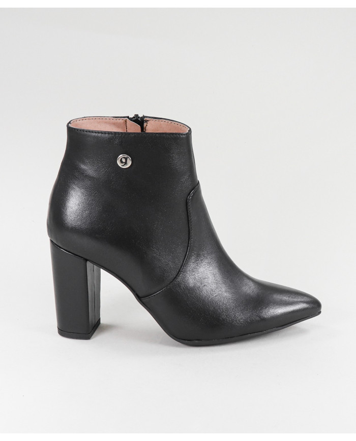 Black Boots of Lady Ginova with Fecho