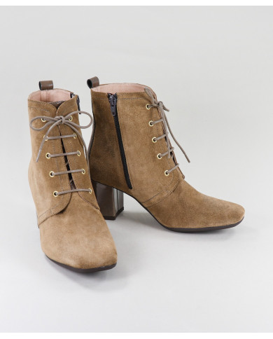 Botas Taupe de Senhora Ginova com Atacadores