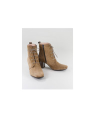 Taupe Boots of Lady Ginova with Wholesalers