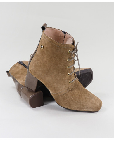 Botas Taupe de Senhora Ginova com Atacadores