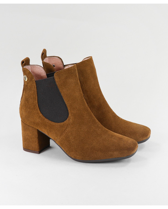 Camel Boots of Lady Ginova with Elastic