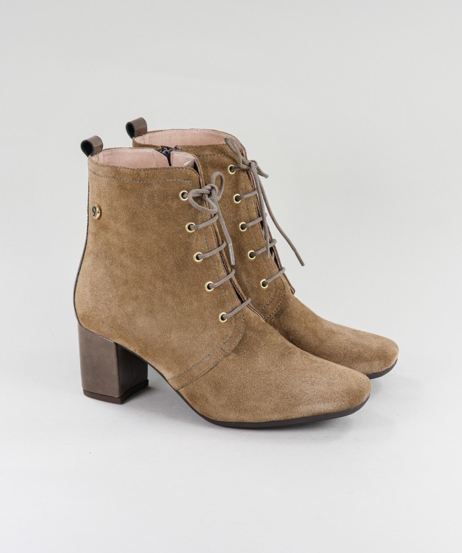 Botas Taupe de Senhora Ginova com Atacadores