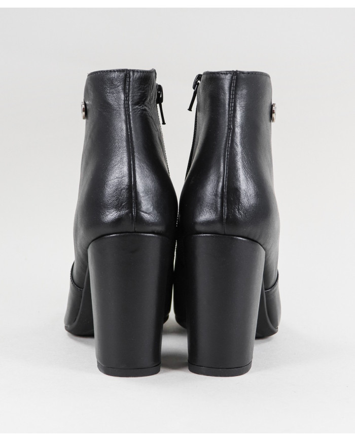 Black Boots of Lady Ginova with Fecho