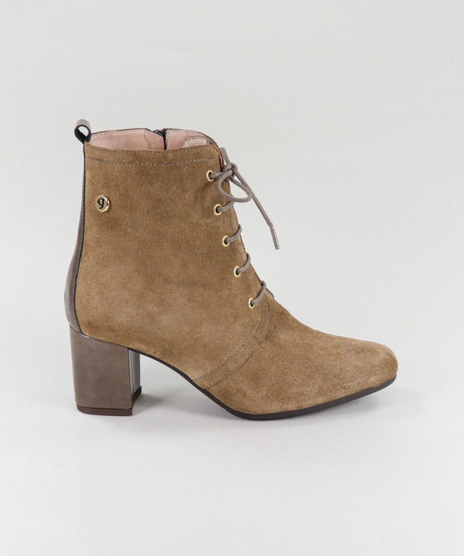 Botas Taupe de Senhora Ginova com Atacadores