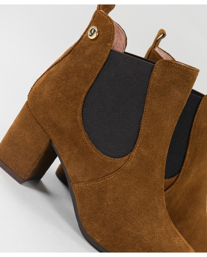 Camel Boots of Lady Ginova with Elastic