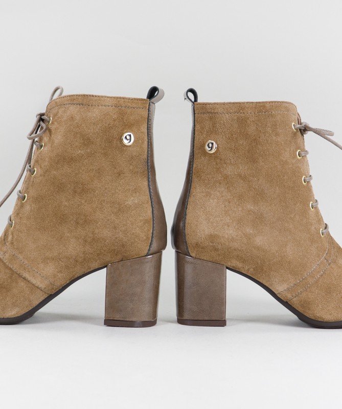 Botas Taupe de Senhora Ginova com Atacadores